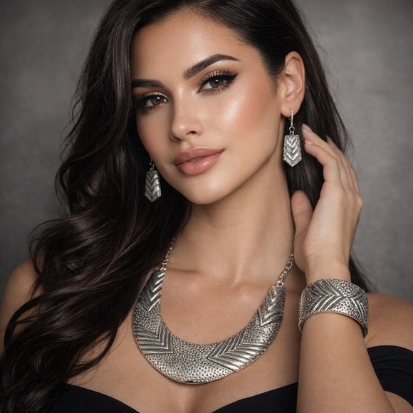 Chevron Pattern Silver Necklace Set - Picture 1 of 2